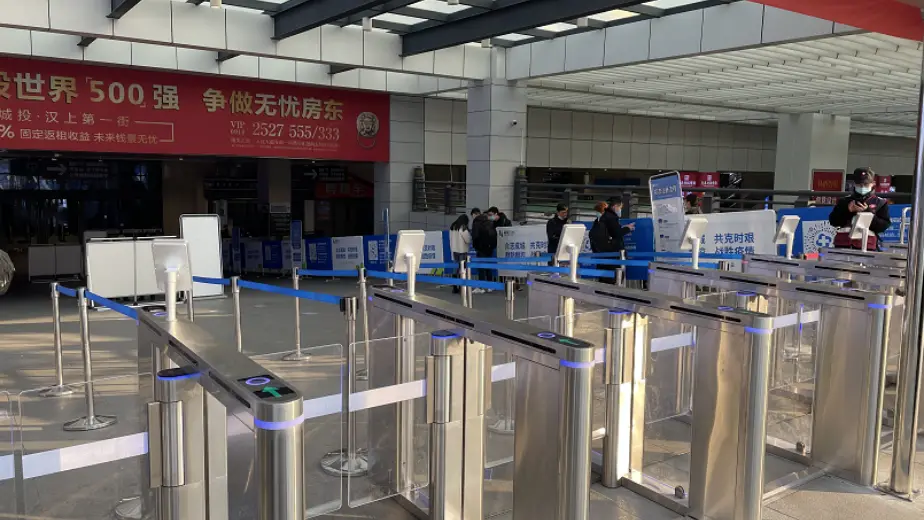 Porte de contrôle d’accès à code QR