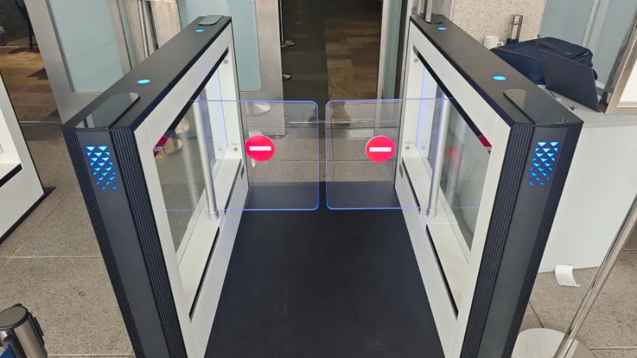 Système de tourniquets pour le musée: