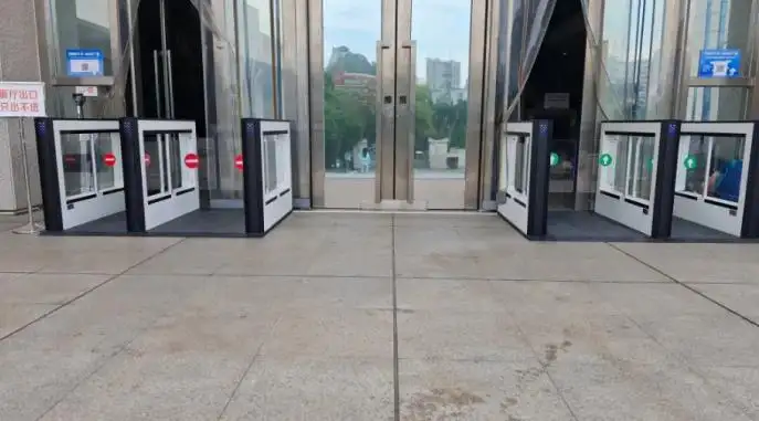 Portail à tourniquets pour bâtiments gouvernementaux