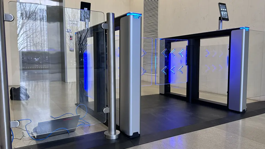 Portail de vitesse avec reconnaissance faciale