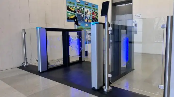 Porte d’accès piétonnier à code QR